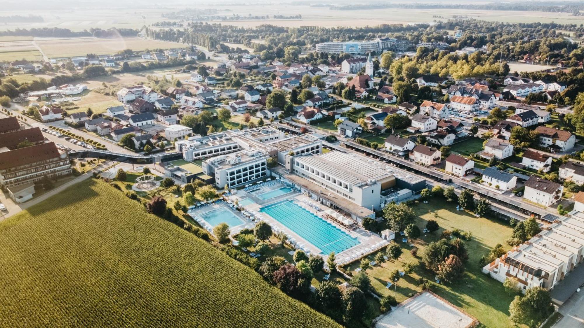 Hotel Vivat Moravske Toplice Luaran gambar